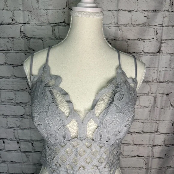 Curvy crochet lace bralette, size 2X, light grey. - Picture 2 of 6